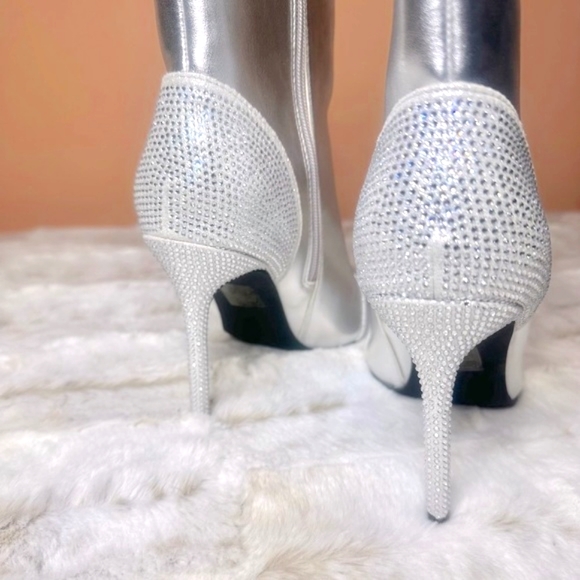 Mata Uniherse Silver With Sparkling Rhinestones Booties - Picture 6 of 10